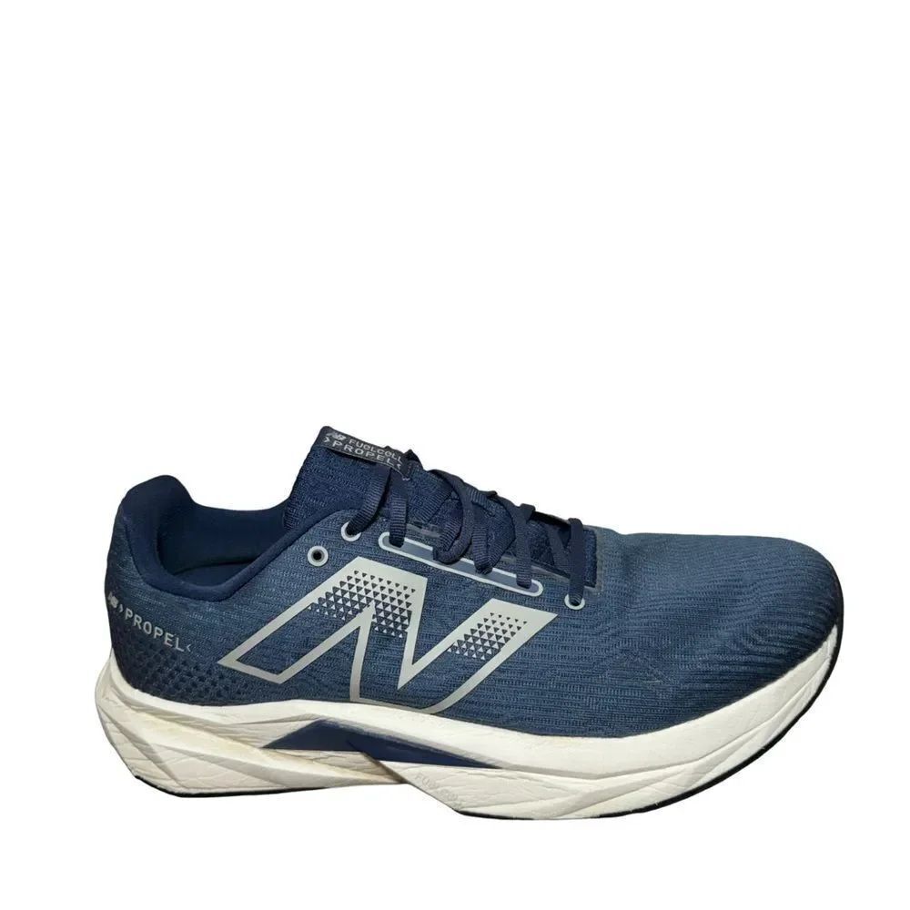 New Balance propel size 13 2E Navy and White Athletic Sneakers